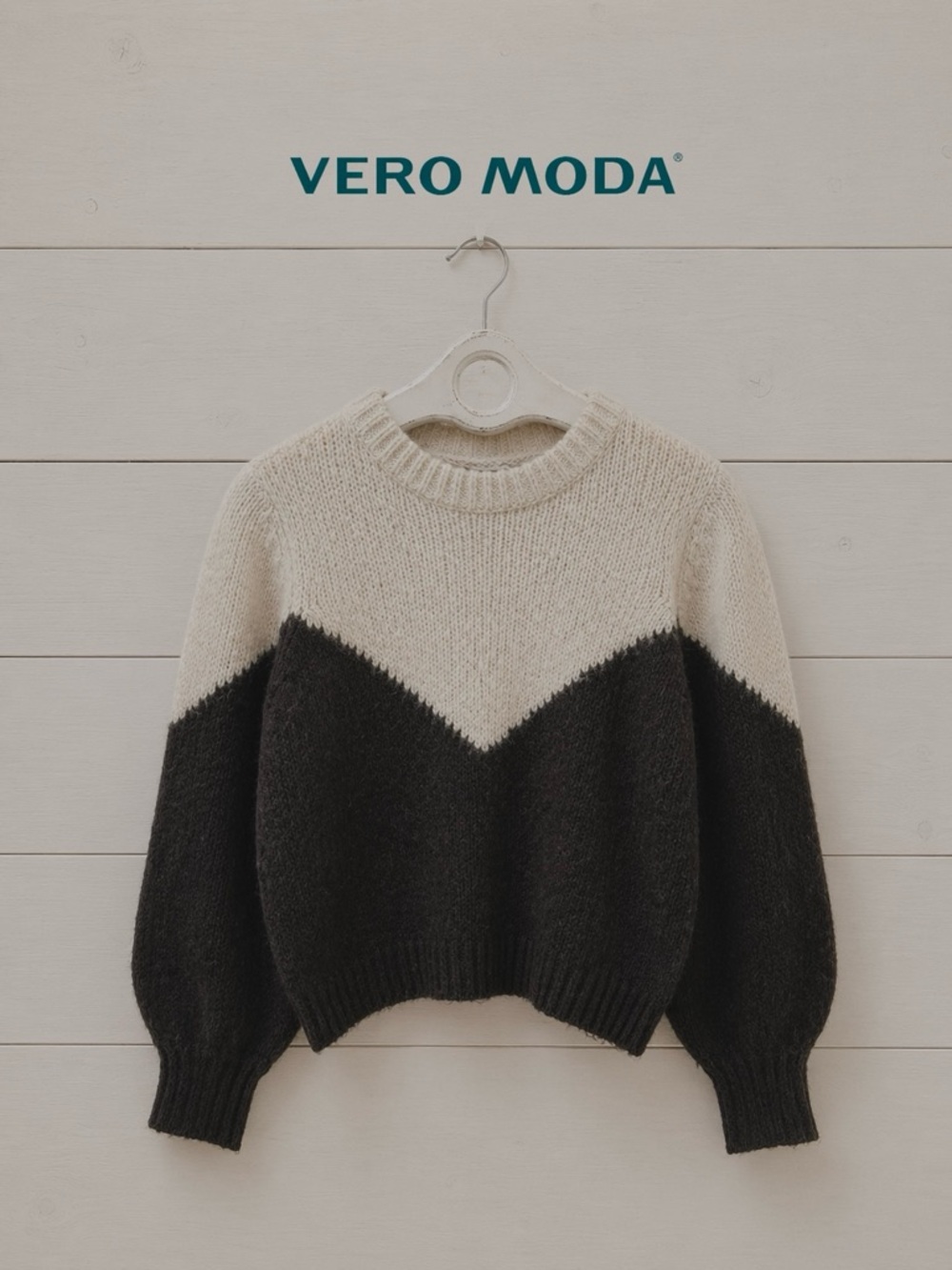 ONE FASHION by VERO MODA – Two-Tone Knit Sweater (S)